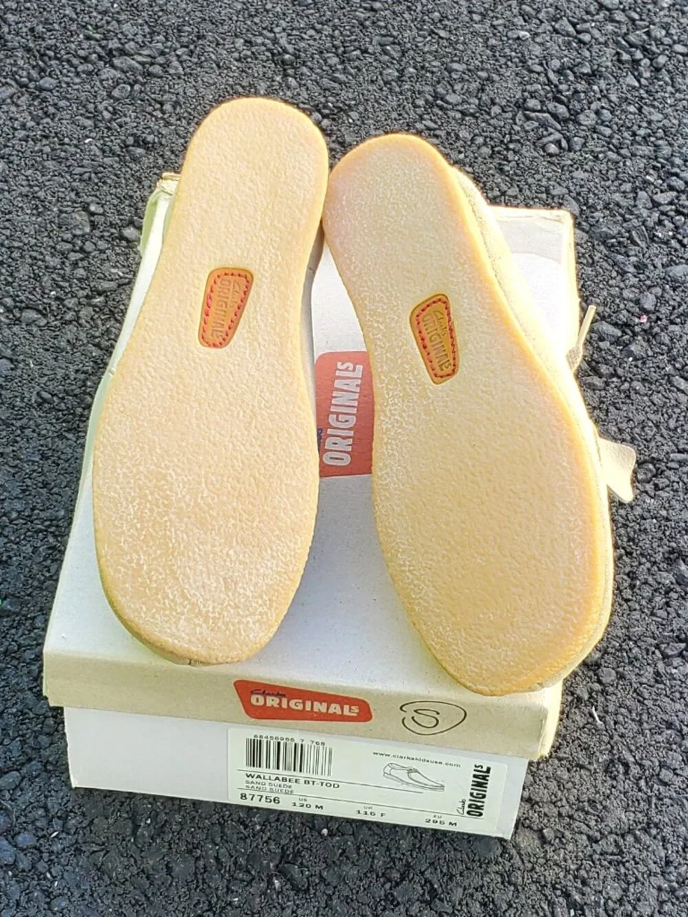 CLARKS Wallabee Boot Kid Size US/UK sand suede